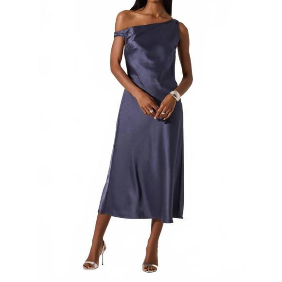 ASTR Dresses & Skirts - NEW ASTR elain dress in indigo